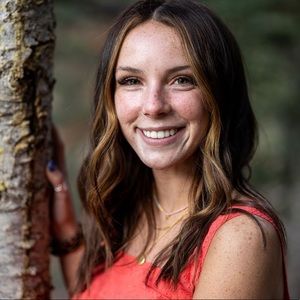 Meet your Posher, Adriana